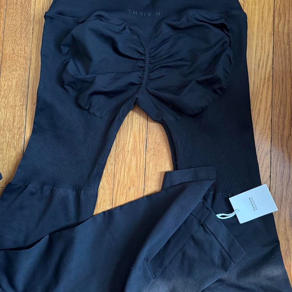 Black Scrunch-Back Ribbed Leggings